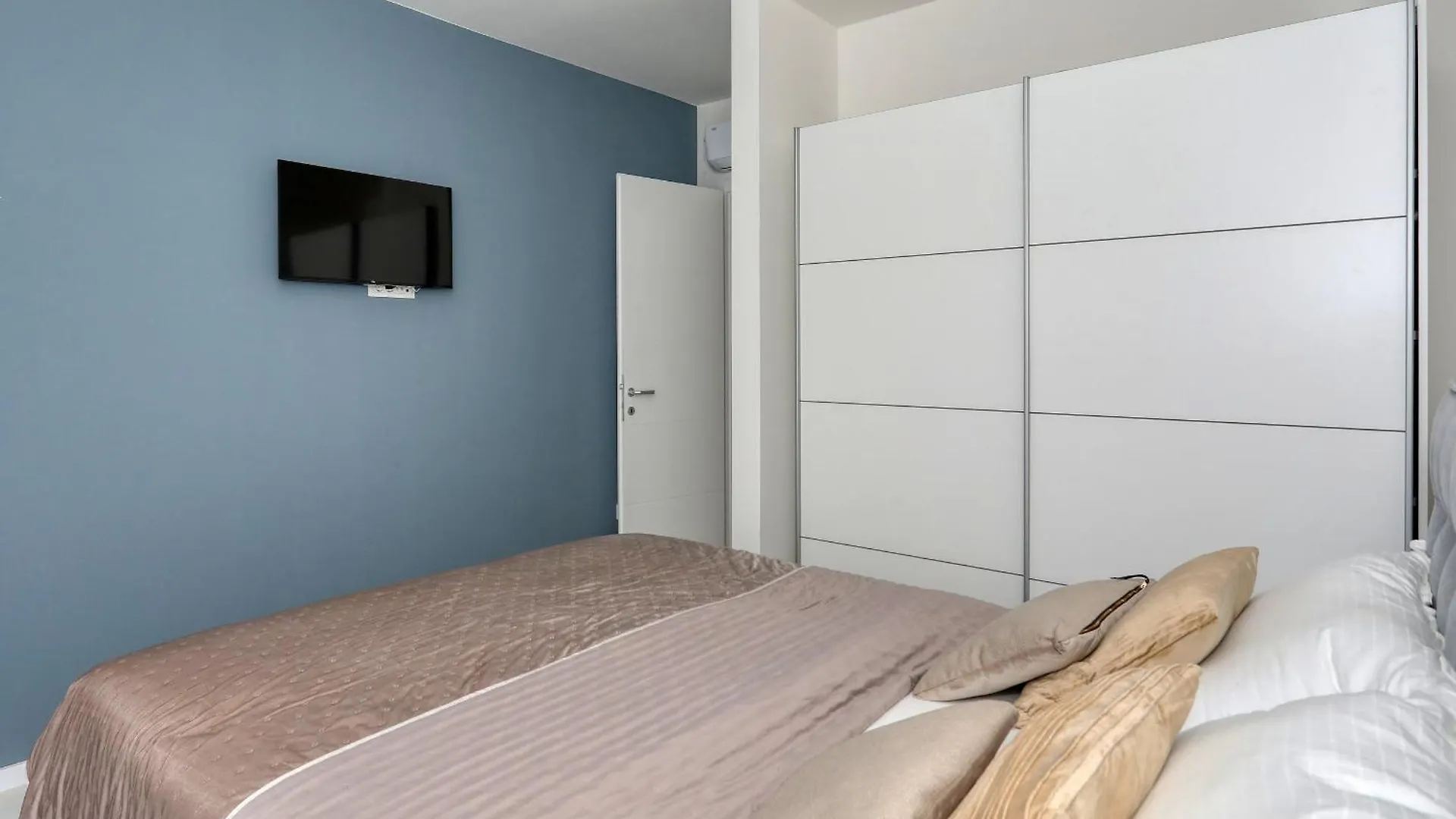 Apartment Relex With Pool & Jacuzzi 0*, Privlaka (Zadar)
